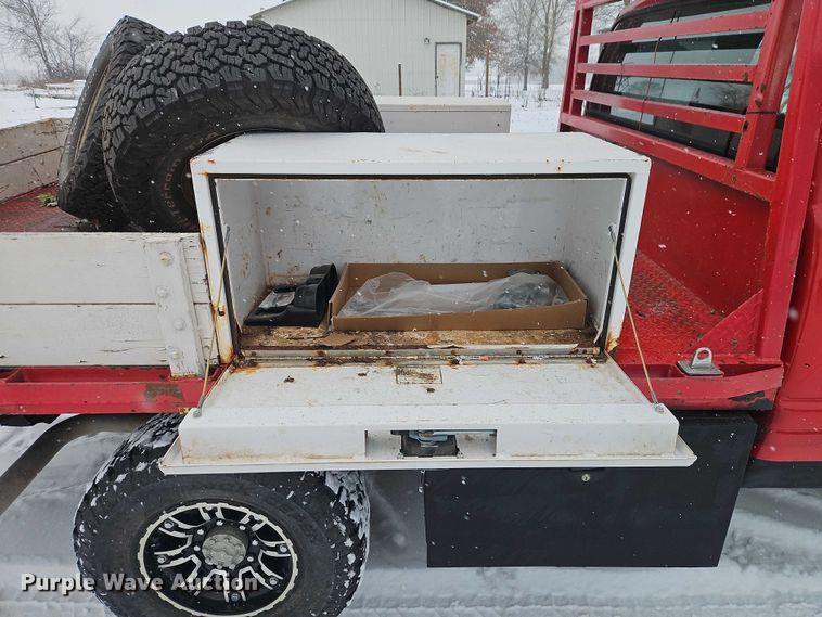 image for item EO4870 1997 Dodge Ram 2500 Club Cab flatbed pickup truck