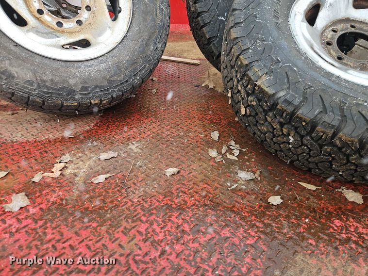 image for item EO4870 1997 Dodge Ram 2500 Club Cab flatbed pickup truck