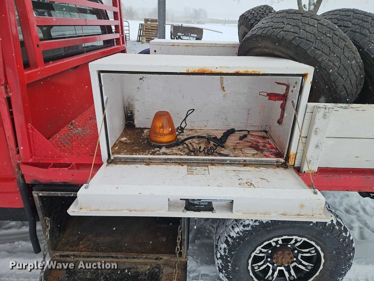 image for item EO4870 1997 Dodge Ram 2500 Club Cab flatbed pickup truck