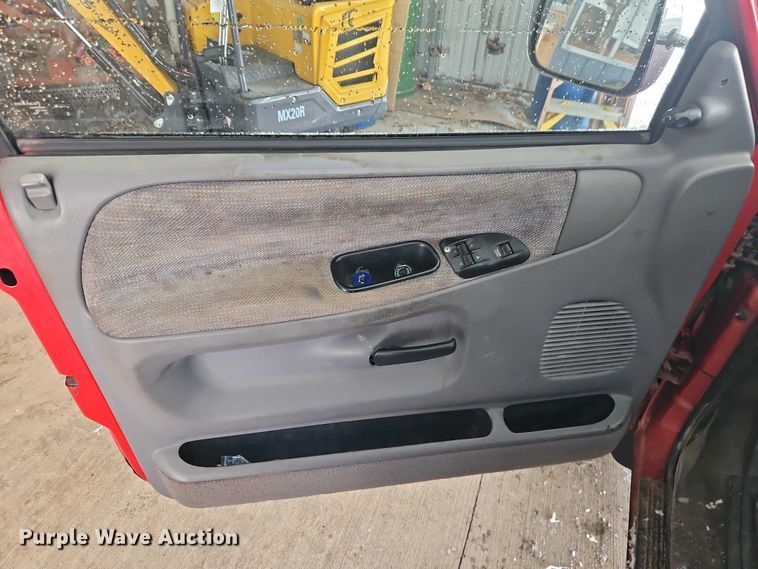 image for item EO4870 1997 Dodge Ram 2500 Club Cab flatbed pickup truck