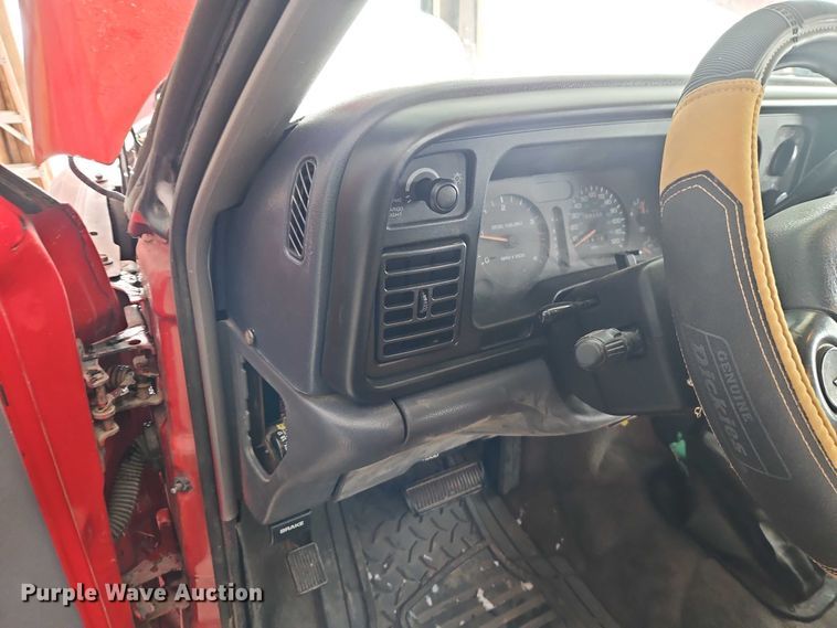 image for item EO4870 1997 Dodge Ram 2500 Club Cab flatbed pickup truck