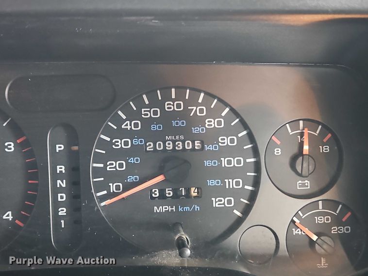 image for item EO4870 1997 Dodge Ram 2500 Club Cab flatbed pickup truck