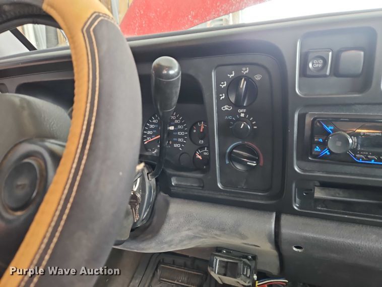 image for item EO4870 1997 Dodge Ram 2500 Club Cab flatbed pickup truck