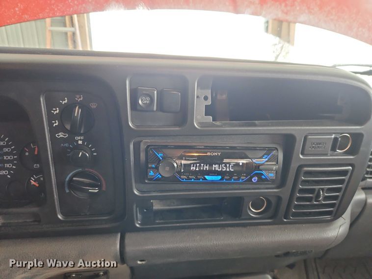 image for item EO4870 1997 Dodge Ram 2500 Club Cab flatbed pickup truck