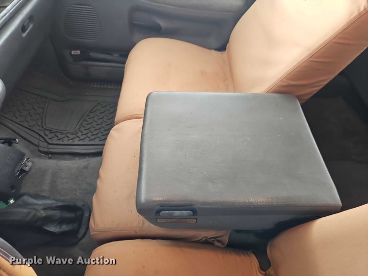 image for item EO4870 1997 Dodge Ram 2500 Club Cab flatbed pickup truck