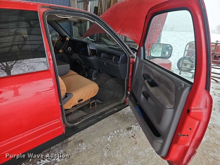 image for item EO4870 1997 Dodge Ram 2500 Club Cab flatbed pickup truck