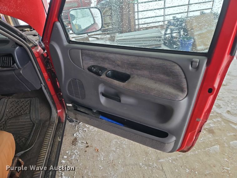 image for item EO4870 1997 Dodge Ram 2500 Club Cab flatbed pickup truck