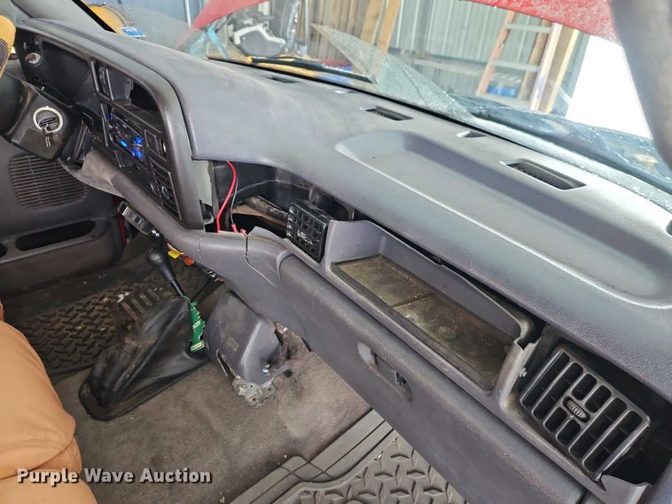 image for item EO4870 1997 Dodge Ram 2500 Club Cab flatbed pickup truck