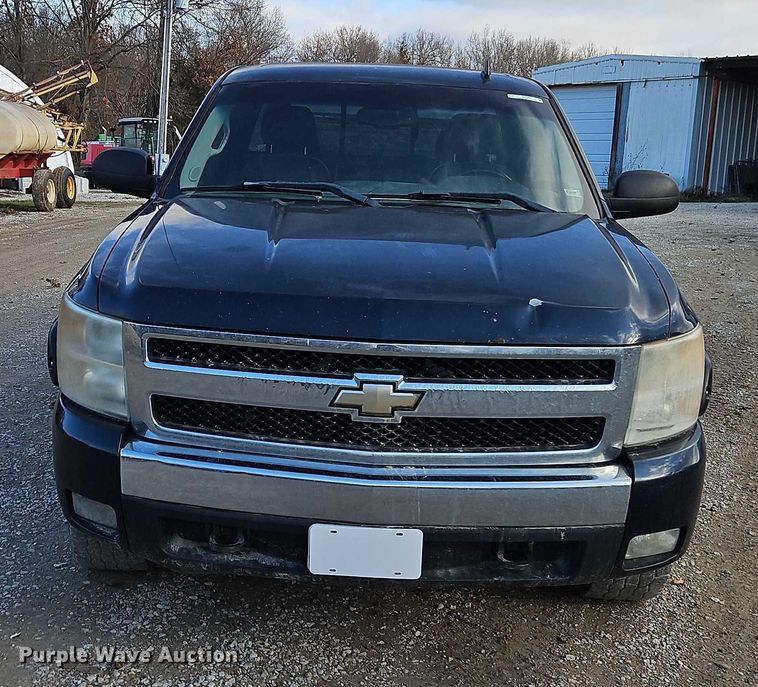 image for item EO4881 2007 Chevrolet Silverado 1500 Ext. Cab pickup truck