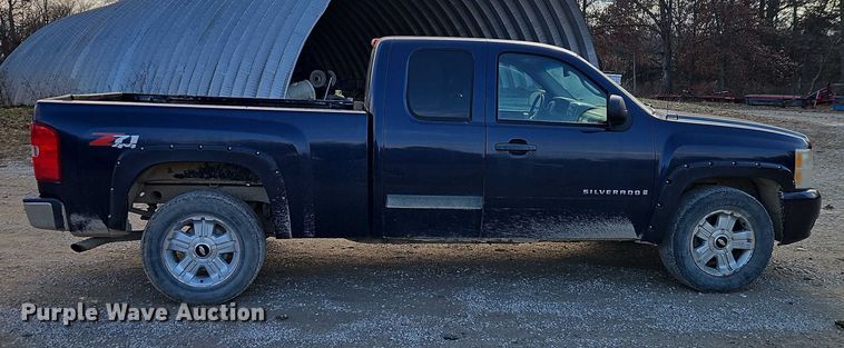 image for item EO4881 2007 Chevrolet Silverado 1500 Ext. Cab pickup truck