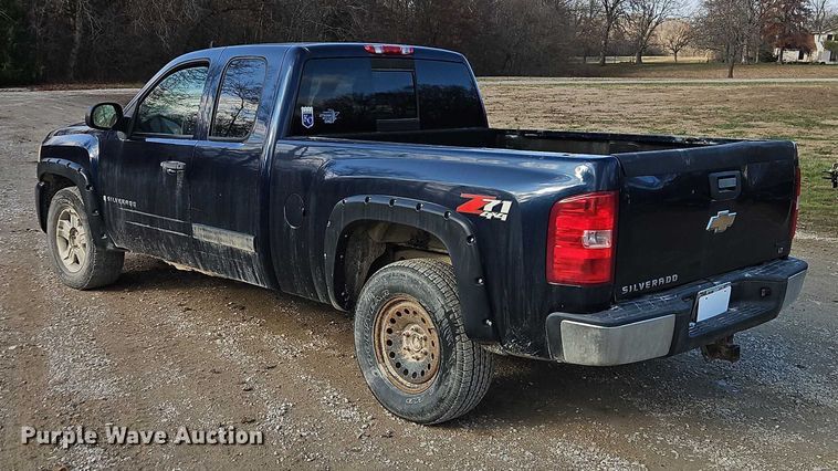 image for item EO4881 2007 Chevrolet Silverado 1500 Ext. Cab pickup truck