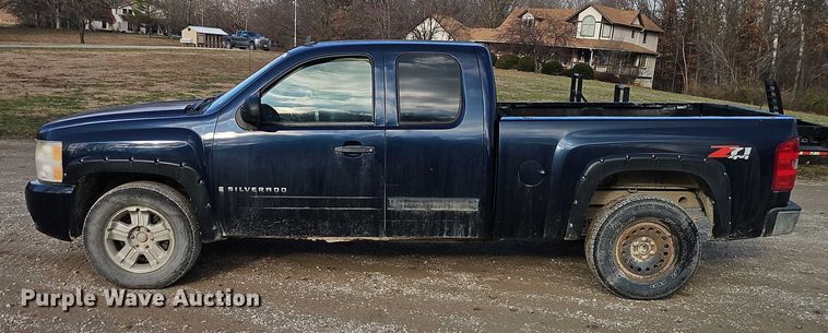 image for item EO4881 2007 Chevrolet Silverado 1500 Ext. Cab pickup truck