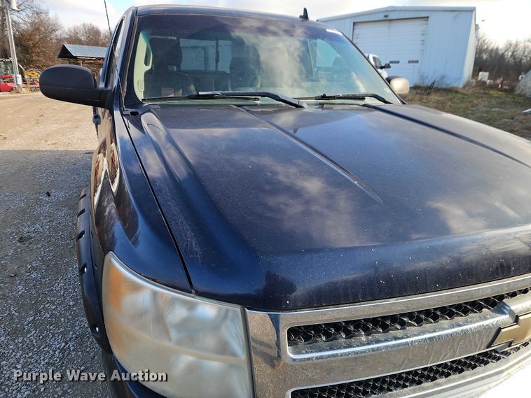 image for item EO4881 2007 Chevrolet Silverado 1500 Ext. Cab pickup truck