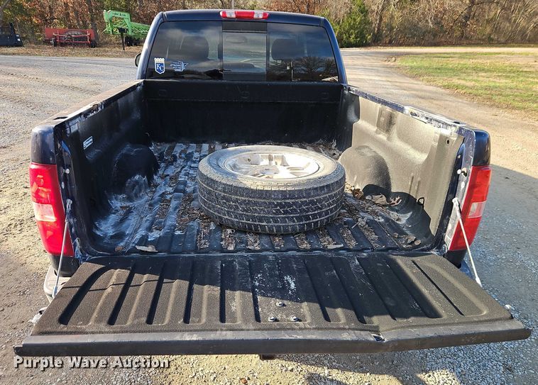 image for item EO4881 2007 Chevrolet Silverado 1500 Ext. Cab pickup truck