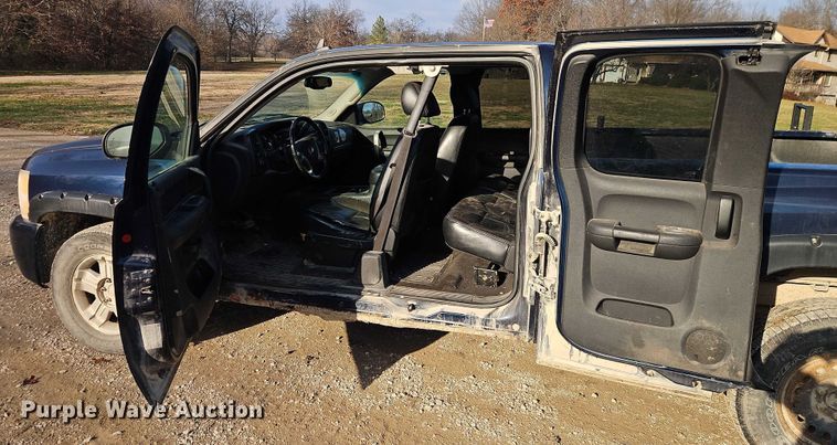 image for item EO4881 2007 Chevrolet Silverado 1500 Ext. Cab pickup truck
