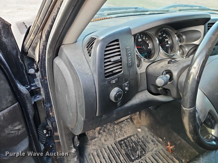 image for item EO4881 2007 Chevrolet Silverado 1500 Ext. Cab pickup truck