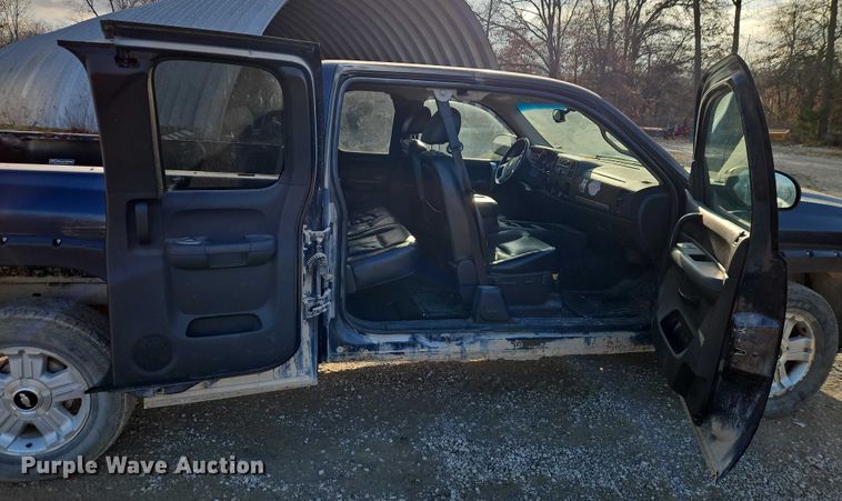 image for item EO4881 2007 Chevrolet Silverado 1500 Ext. Cab pickup truck