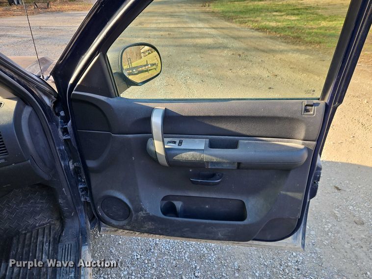 image for item EO4881 2007 Chevrolet Silverado 1500 Ext. Cab pickup truck