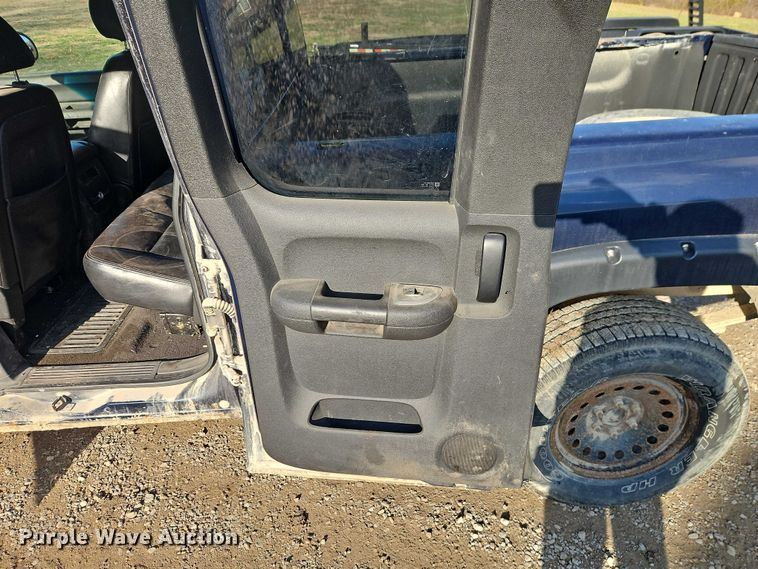 image for item EO4881 2007 Chevrolet Silverado 1500 Ext. Cab pickup truck