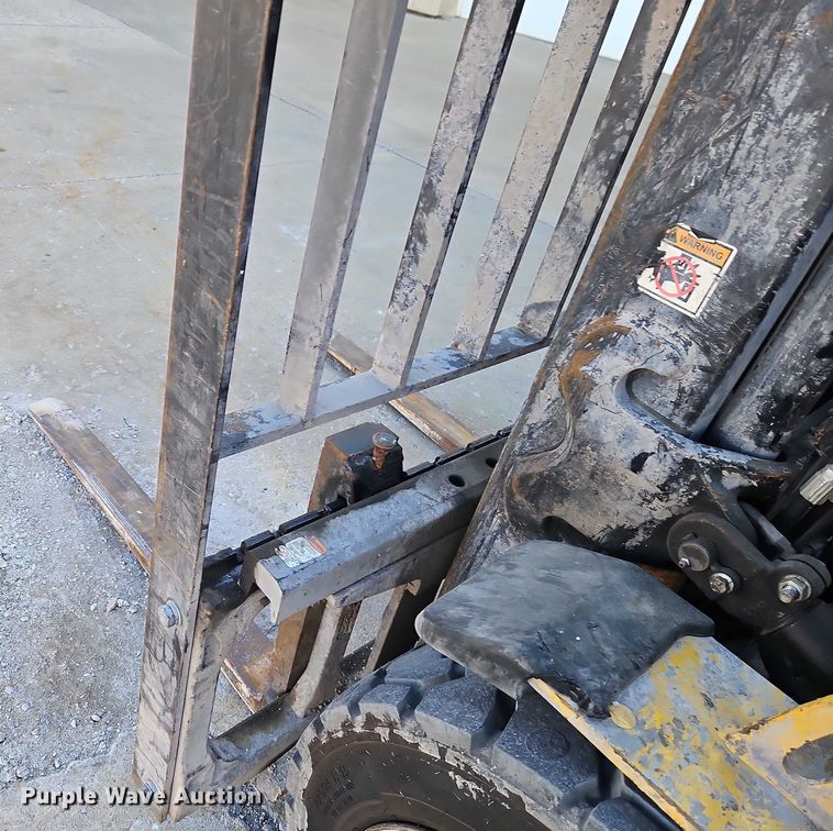 image for item EO4901 Yale GDP060VX forklift
