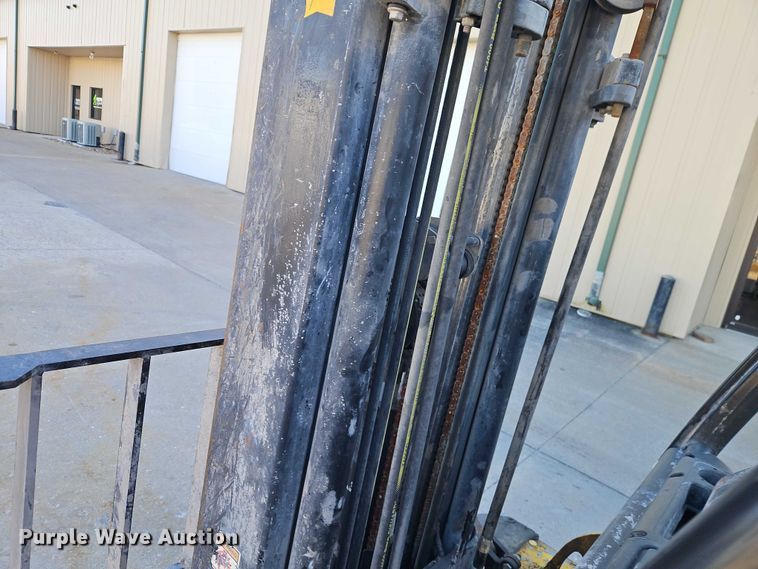 image for item EO4901 Yale GDP060VX forklift