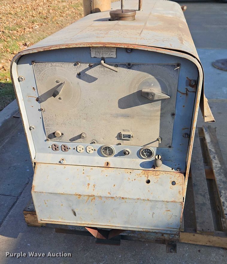image for item EO4902 Lincoln SAE-350 welder/generator