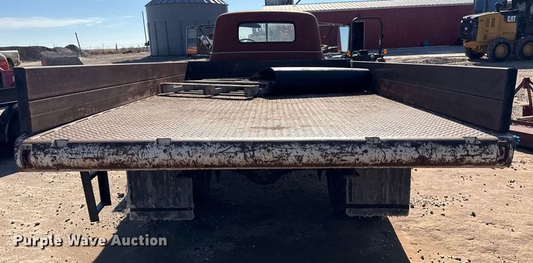 image for item EP2544 Chevrolet 6400 flatbed truck