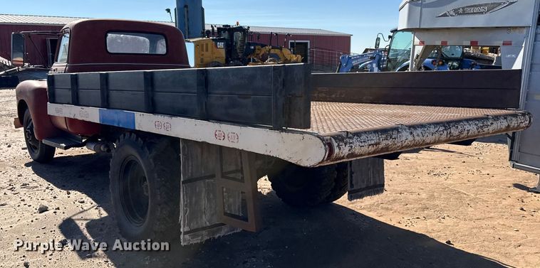 image for item EP2544 Chevrolet 6400 flatbed truck