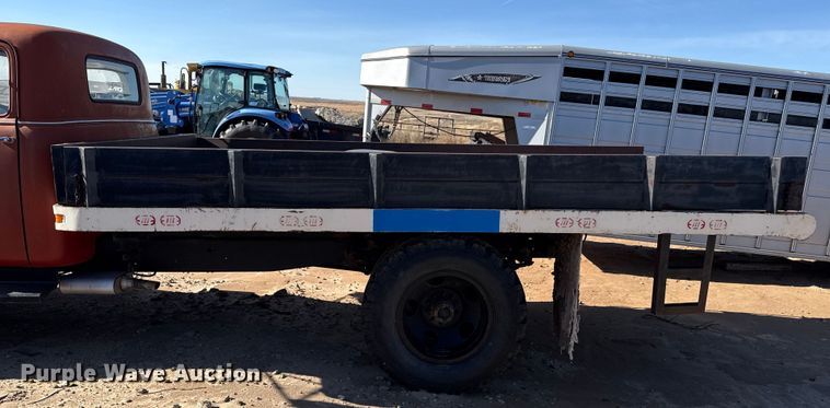 image for item EP2544 Chevrolet 6400 flatbed truck