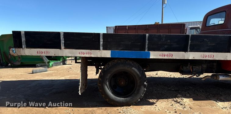 image for item EP2544 Chevrolet 6400 flatbed truck