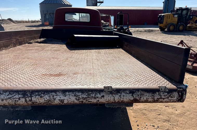 image for item EP2544 Chevrolet 6400 flatbed truck