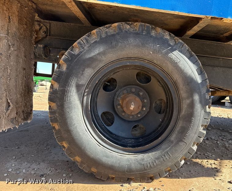 image for item EP2544 Chevrolet 6400 flatbed truck