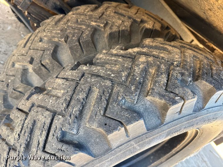 image for item EP2544 Chevrolet 6400 flatbed truck