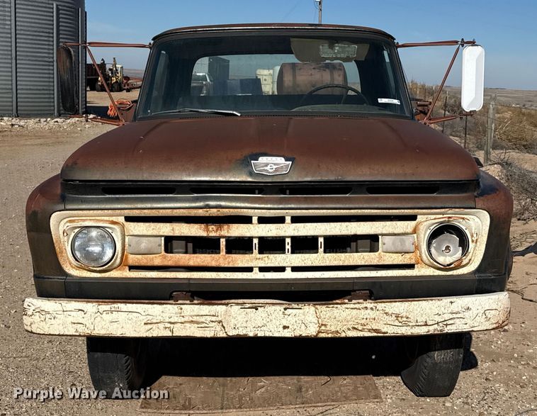 image for item EP2549 Ford F600 dump flatbed truck