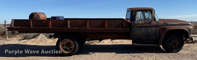image for item EP2549 Ford F600 dump flatbed truck