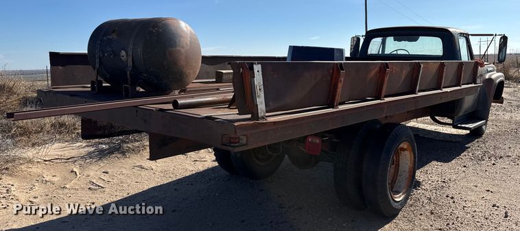 image for item EP2549 Ford F600 dump flatbed truck