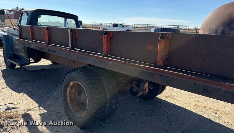 image for item EP2549 Ford F600 dump flatbed truck