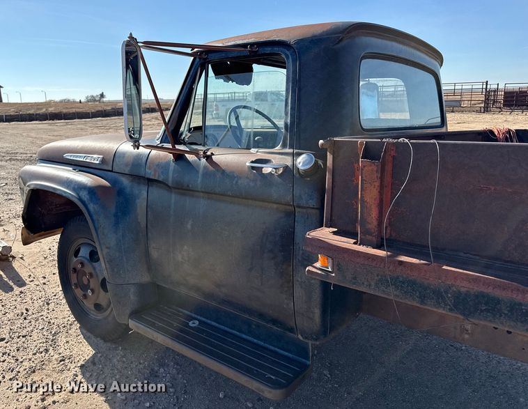 image for item EP2549 Ford F600 dump flatbed truck