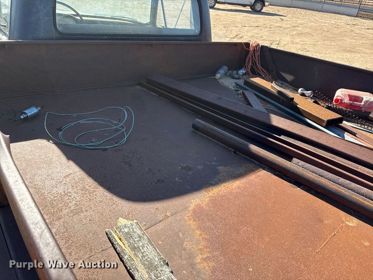 image for item EP2549 Ford F600 dump flatbed truck