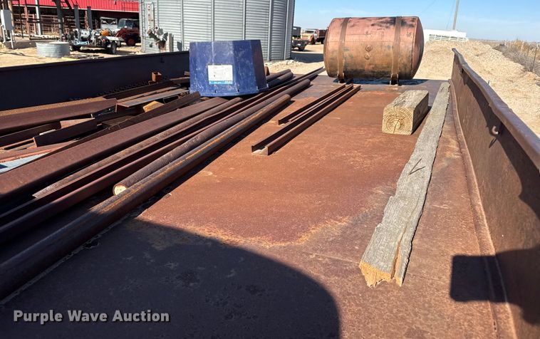 image for item EP2549 Ford F600 dump flatbed truck