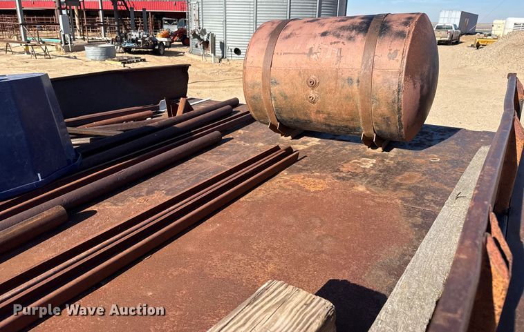 image for item EP2549 Ford F600 dump flatbed truck