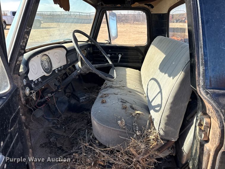 image for item EP2549 Ford F600 dump flatbed truck