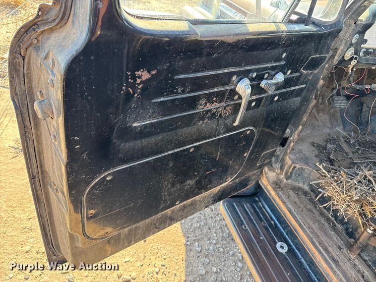 image for item EP2549 Ford F600 dump flatbed truck