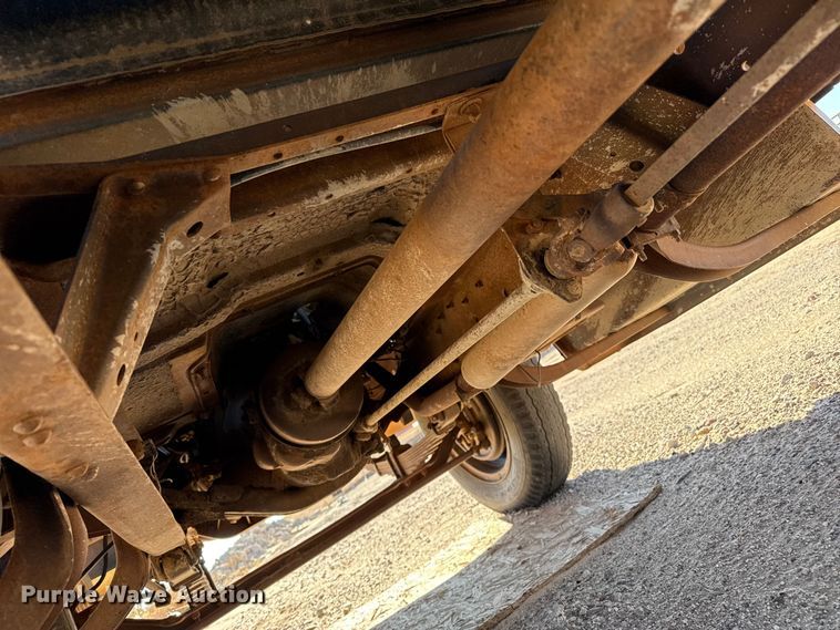 image for item EP2549 Ford F600 dump flatbed truck