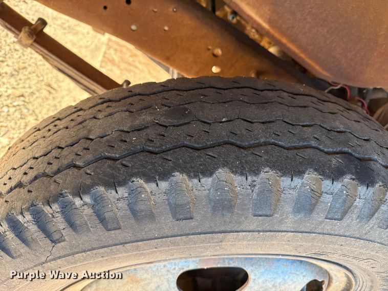 image for item EP2549 Ford F600 dump flatbed truck