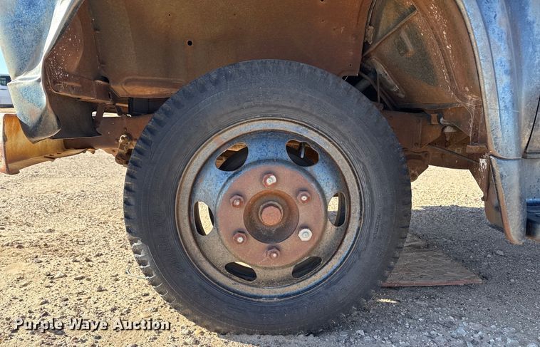 image for item EP2549 Ford F600 dump flatbed truck