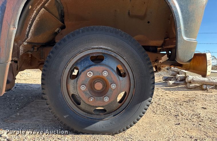 image for item EP2549 Ford F600 dump flatbed truck