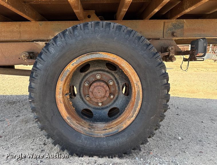 image for item EP2549 Ford F600 dump flatbed truck