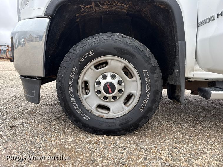 image for item EP2592 2017 GMC Sierra 2500HD Double Cab pickup truck