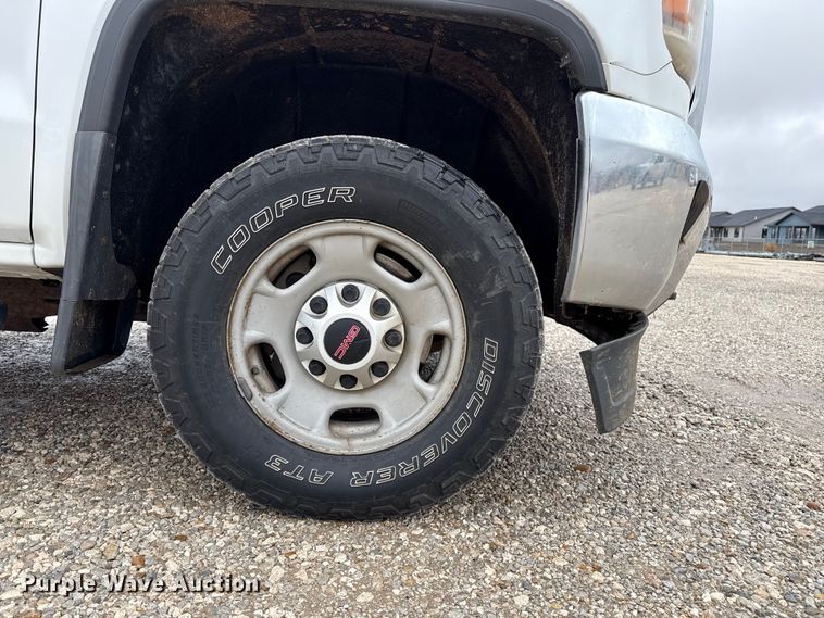 image for item EP2592 2017 GMC Sierra 2500HD Double Cab pickup truck